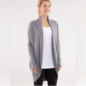 Lululemon Transformation Wrap Fossil / White  Women Size 2?